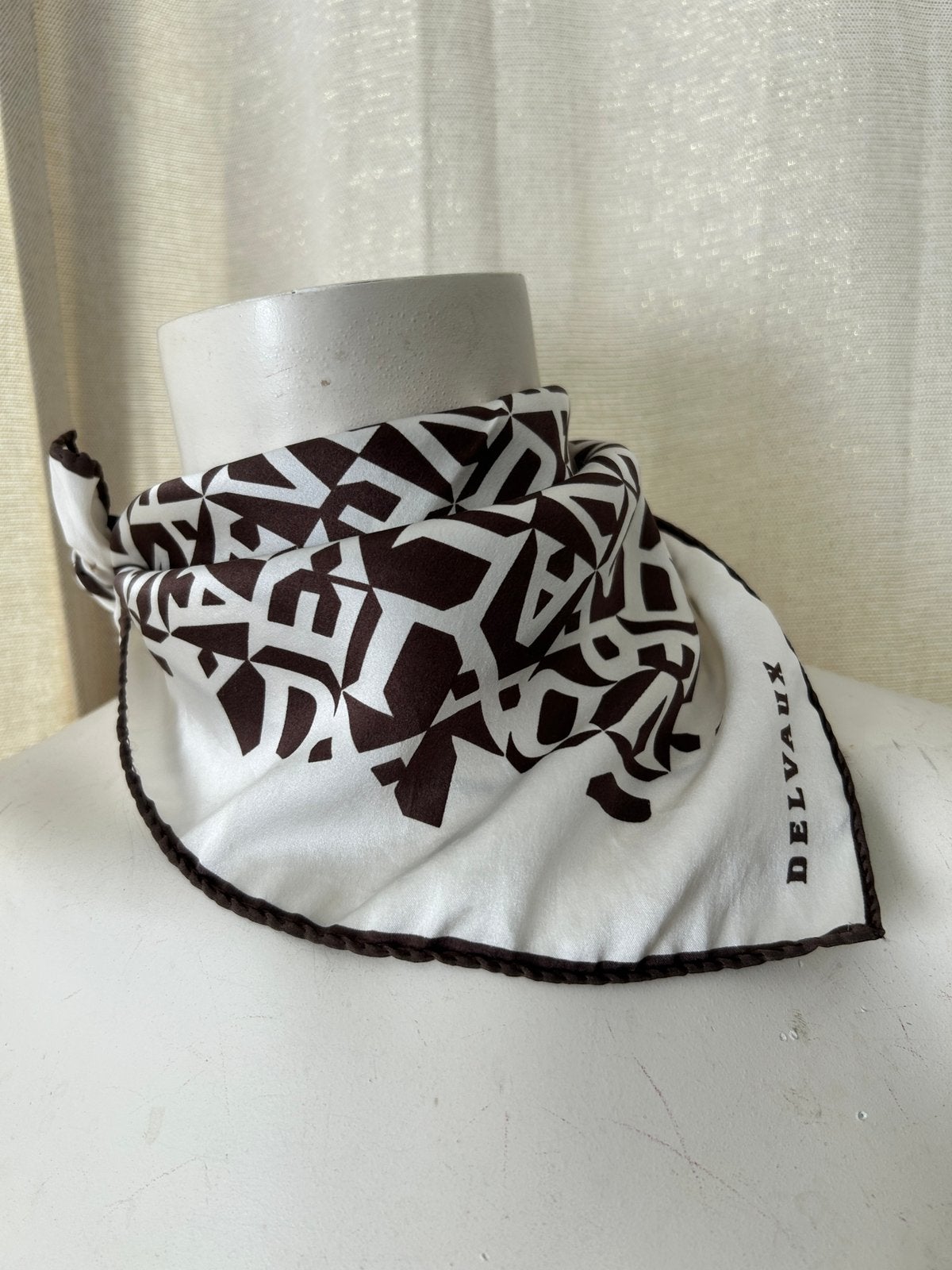 Delvaux foulard gavroche soie motifs, Vêtements | Femmes, Enlèvement ou Envoi, Porté
