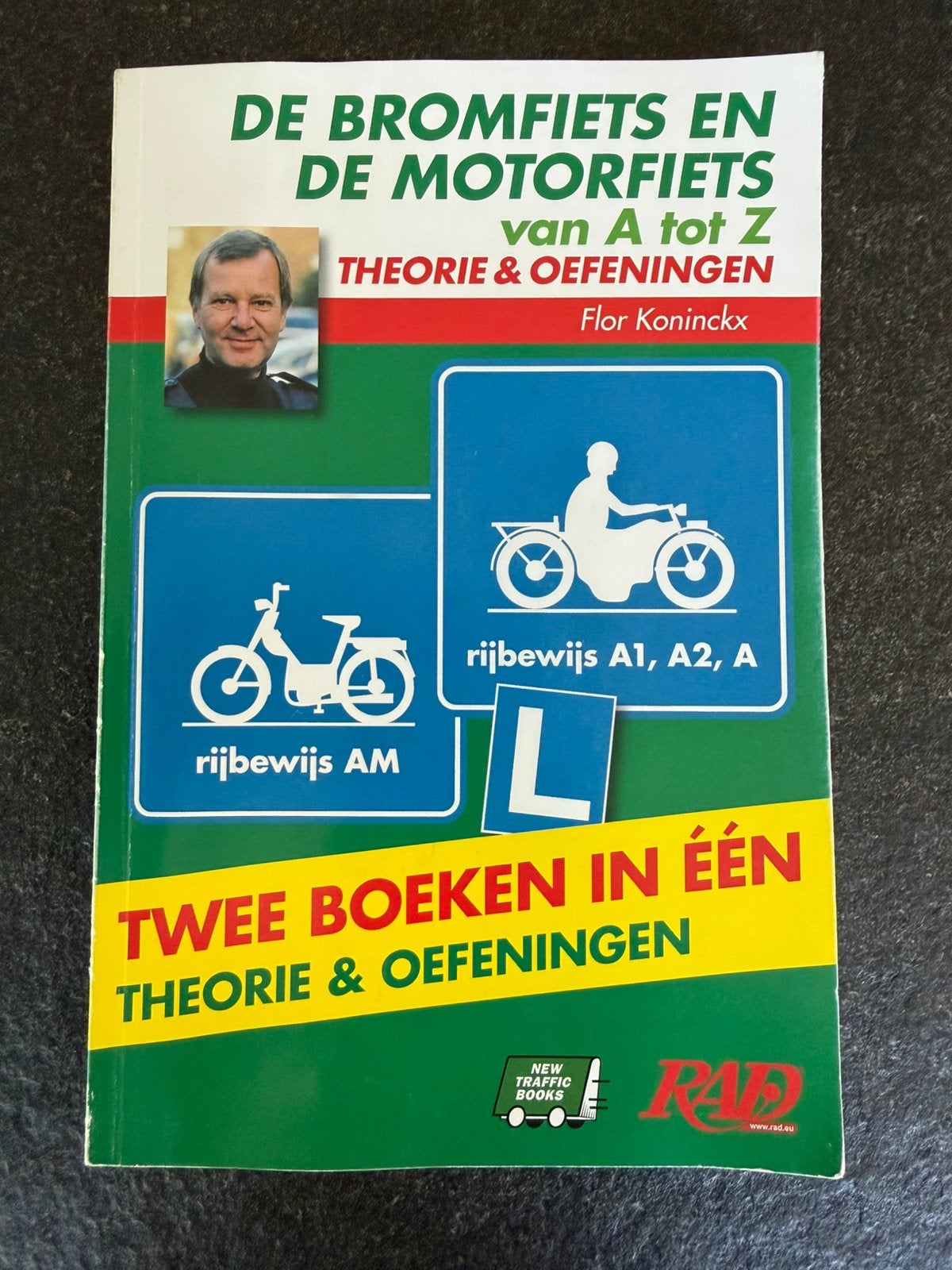 De bromfiets en de motorfiets van A-Z (theorie & oefeningen), Ophalen, Tayzen