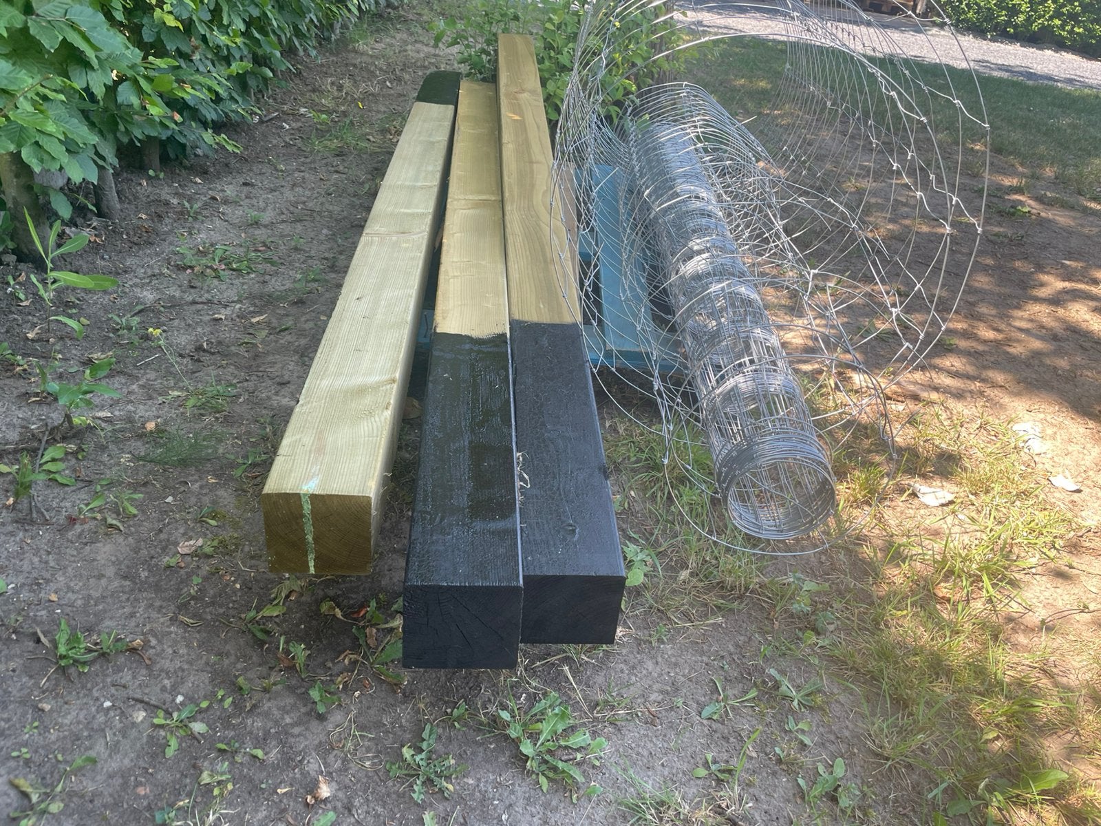 Houten palen + overschot draadafsluiting, Tuin en Terras, Ophalen, Zo goed als nieuw, Palen