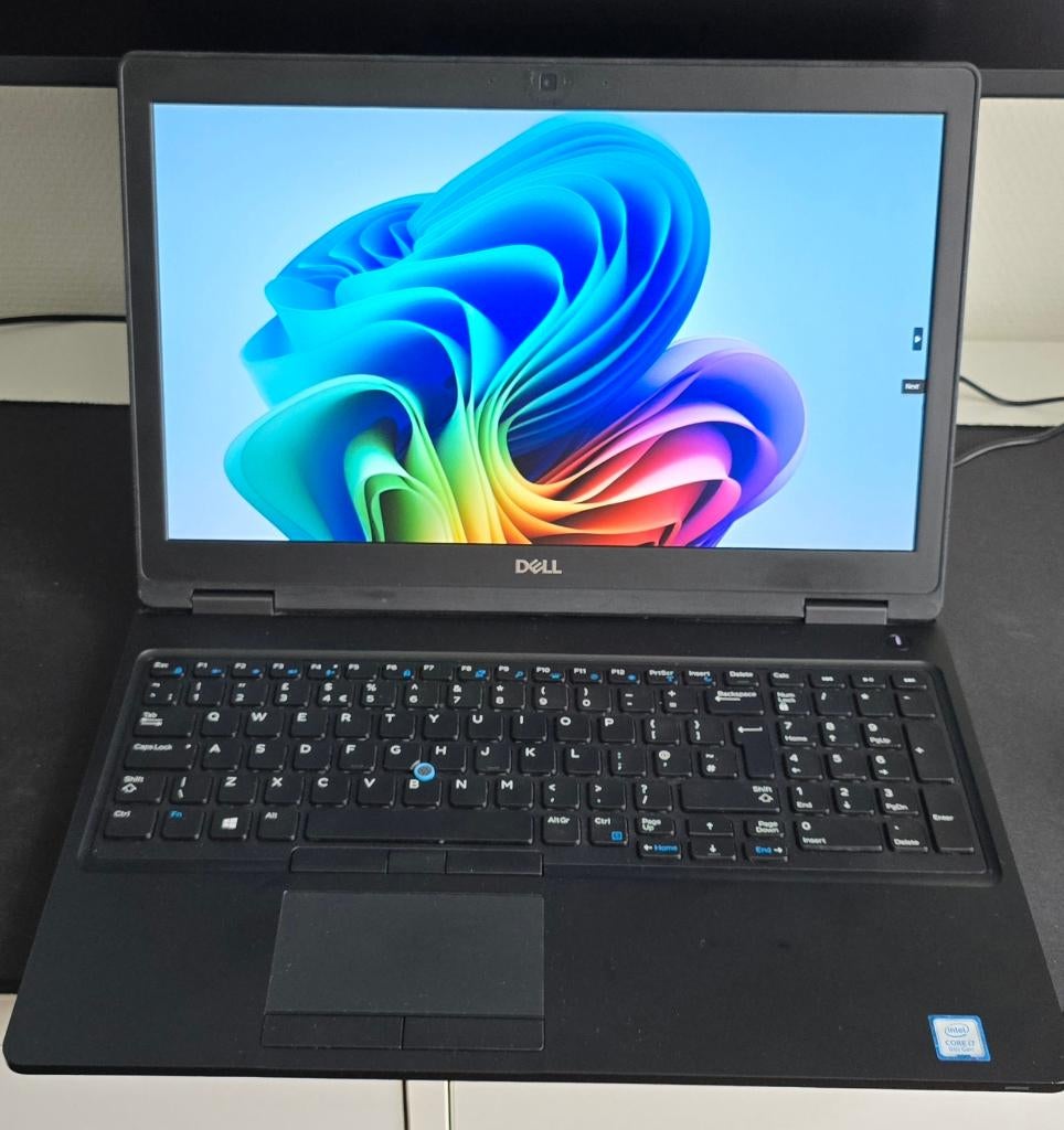 PC Portable Dell Latitude 5590 (Clavier QWERTY), 745 Go, Qwerty, Intel Core i7-8650U, Enlèvement