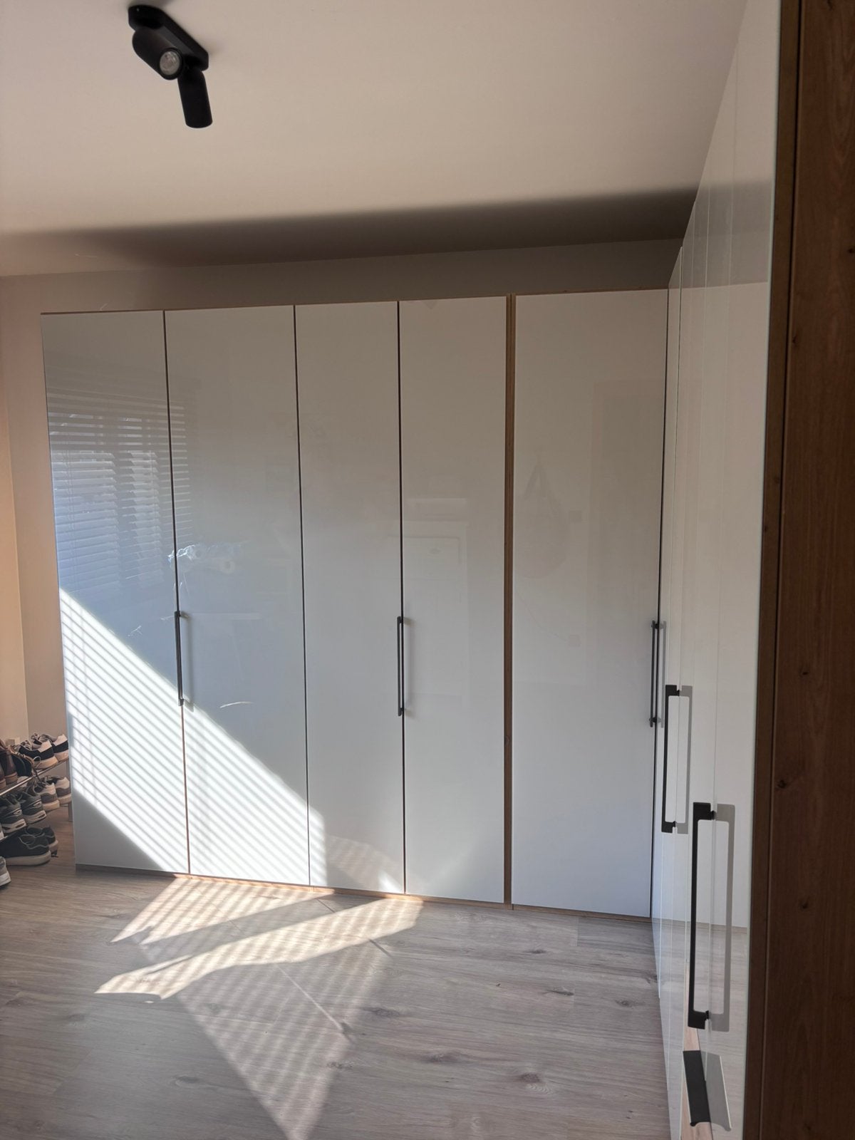 Prachtige dressing/kleerkast gerookt glas in nieuw staat, Ophalen, 200 cm of meer, Overige houtsoorten, 200 cm of meer