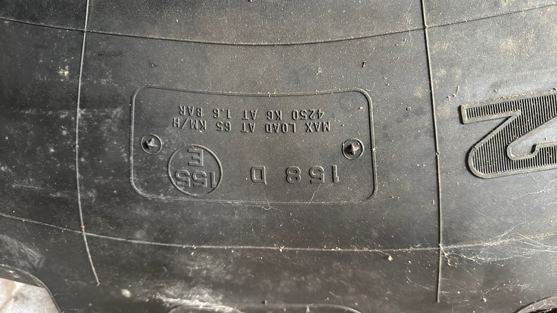 Nouveau pneu de tracteur sur jante Firestone 650/65R42, Enlèvement