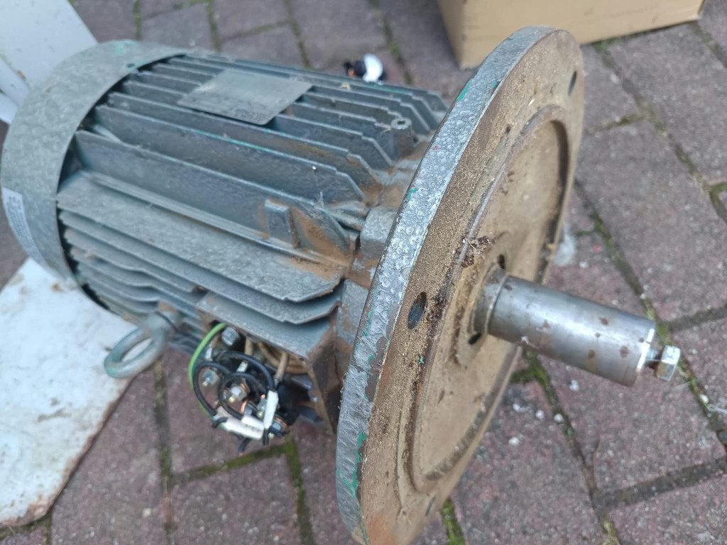 Moteur triphasé, Enlèvement, Utilisé, Moteur électrique, 1800 tpm ou plus
