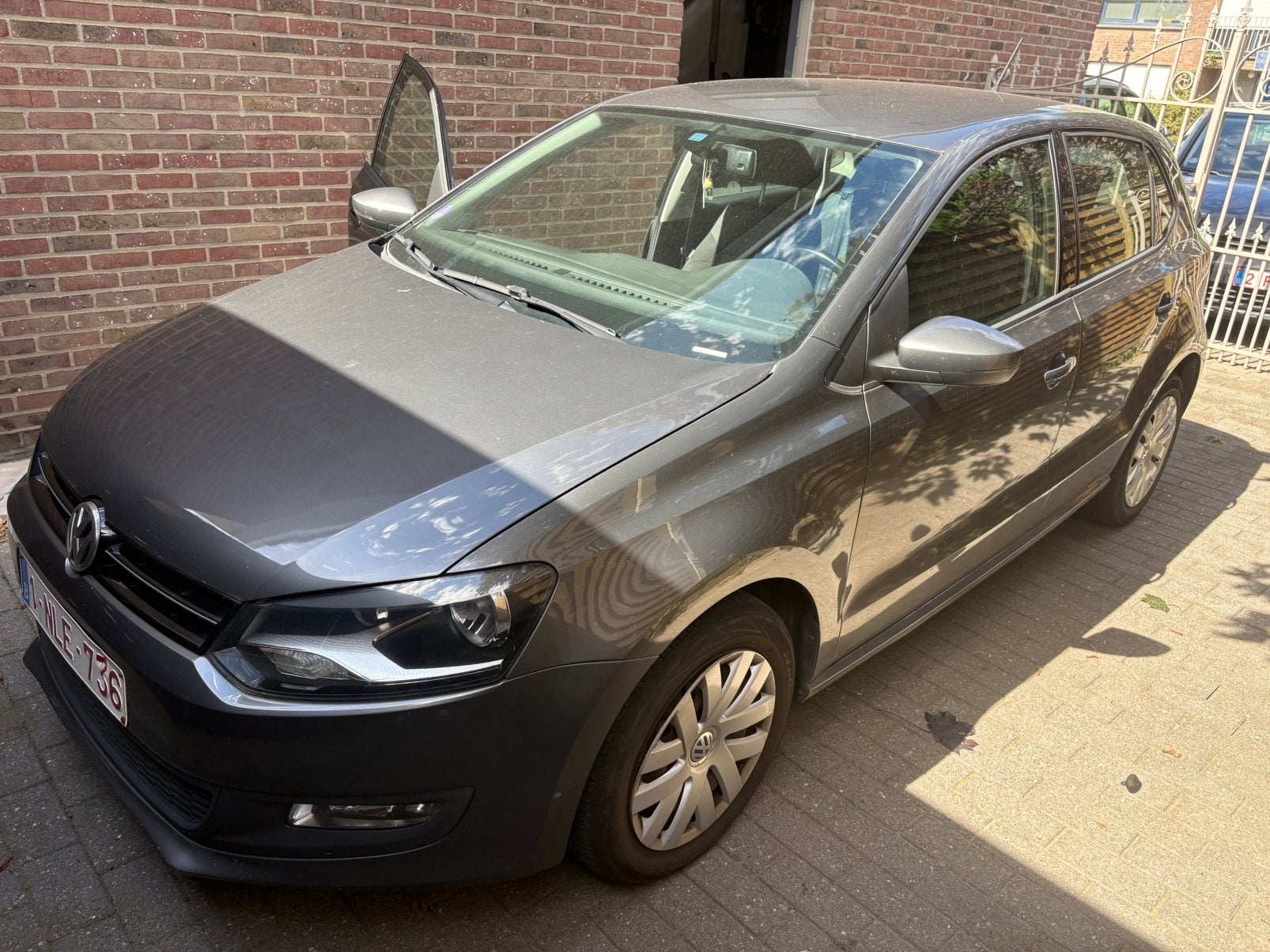 Volkswagen POLO 1.2 BENZINe, Autos, Volkswagen, Argent ou Gris, Achat, Boîte manuelle, Noir