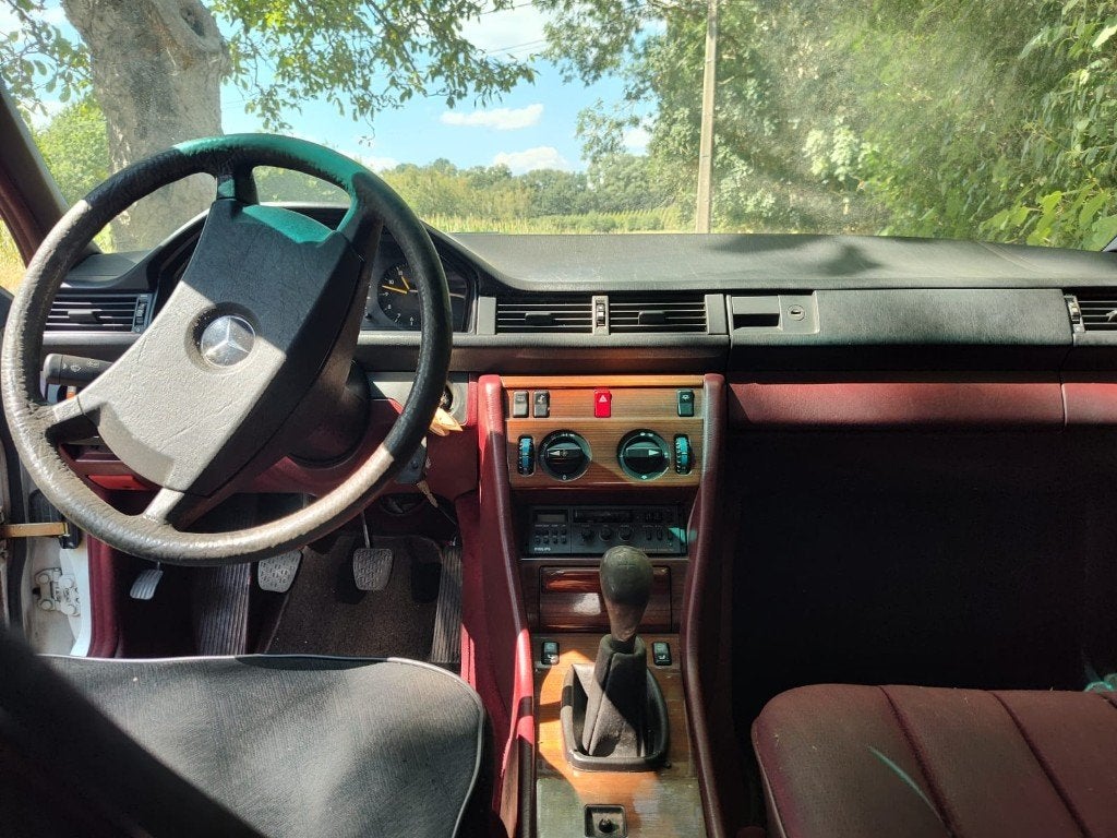 Oldtimer Mercedes 124, BJ 1988, foto 3