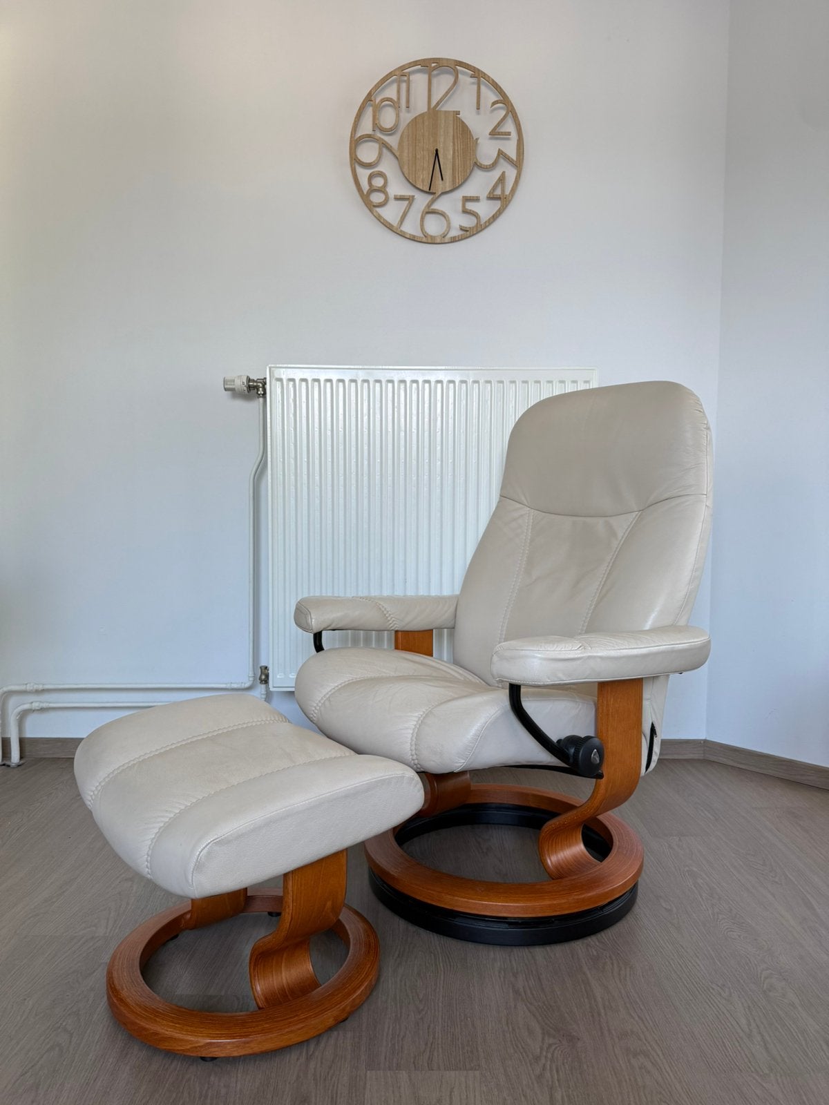 Design Fauteuil Stressless incl. Voetenbank, Ophalen, Zo goed als nieuw, 50 tot 75 cm, Leer