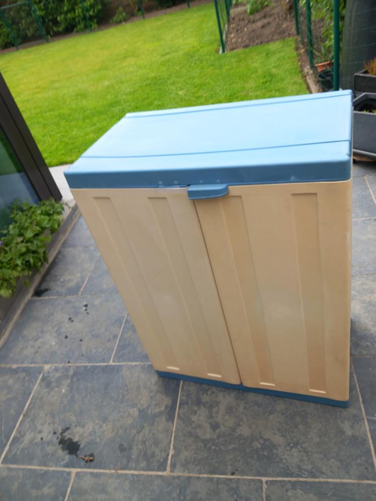 Opberg kast in kunststof, Ophalen