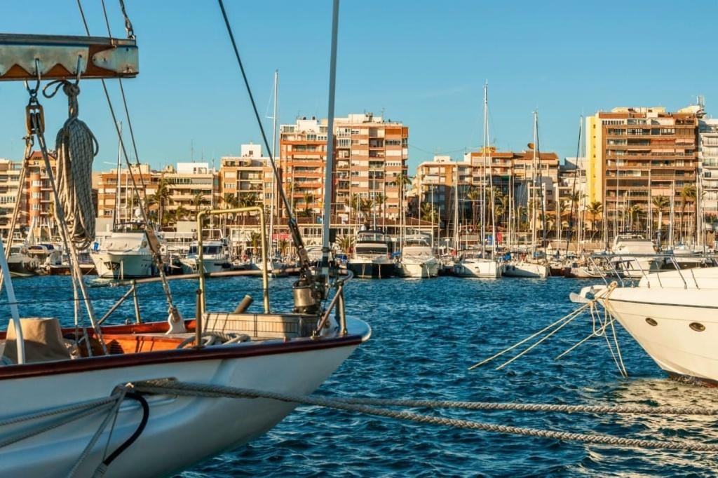 Huur Spanje: Vakantiehuis in Vistabella Golf, Wasmachine, Dorp, 2 slaapkamers, Costa Blanca
