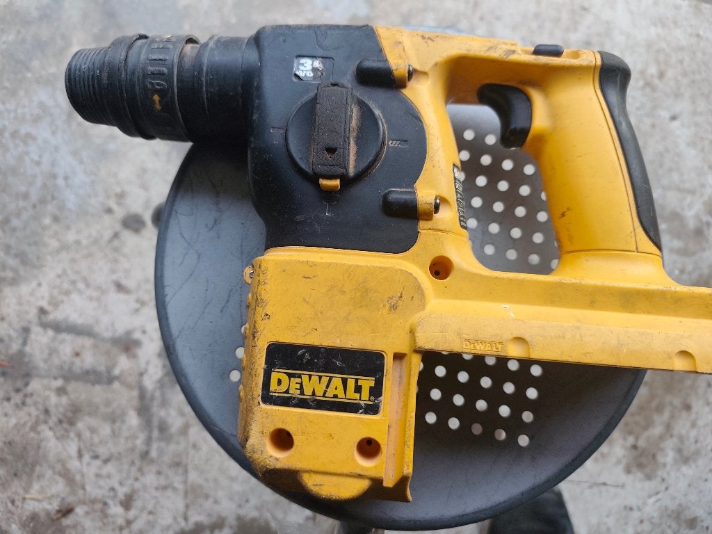 IK ZOEK boorhamer dewalt DC234 TYPE 1 mag 2dehands zijn 36v, Doe-het-zelf en Bouw, Ophalen, Gebruikt, Boor- en/of Breekhamer