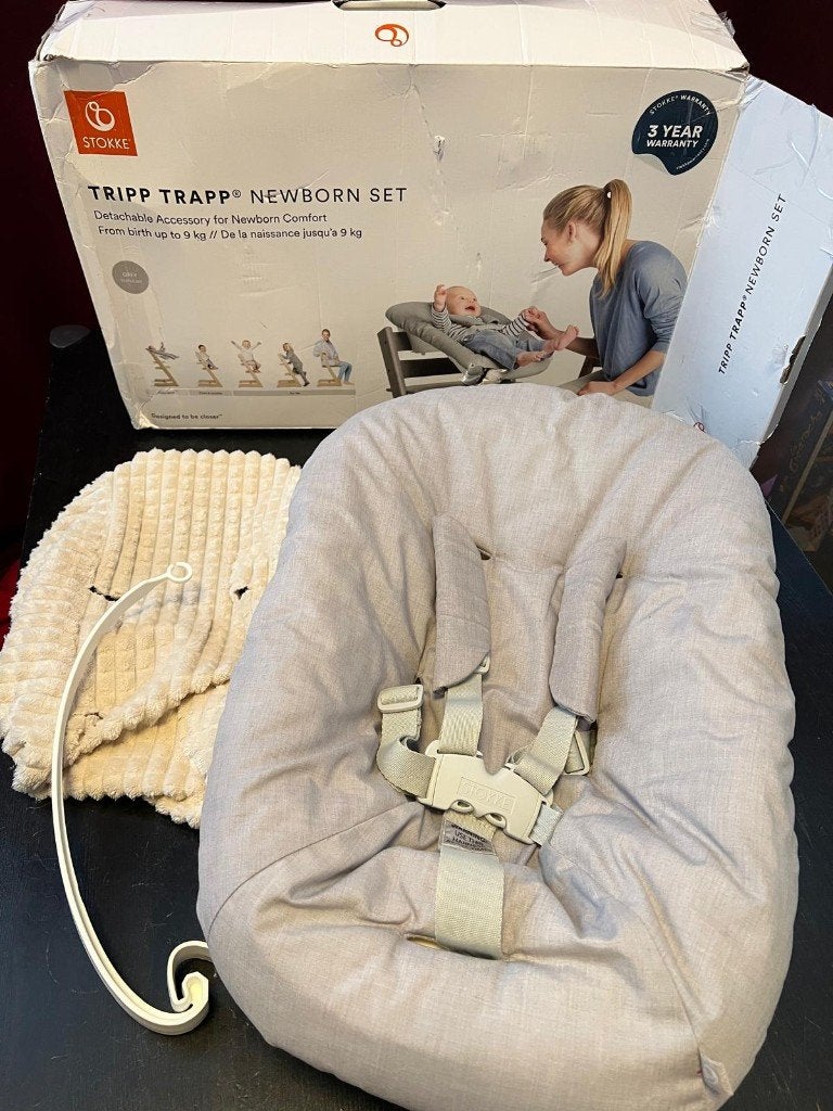 Nouveau modèle de piège Stokke pour nouveau-nés avec housse, Enfants & Bébés, Enlèvement, Comme neuf, Chaise évolutive, Ceinture(s)