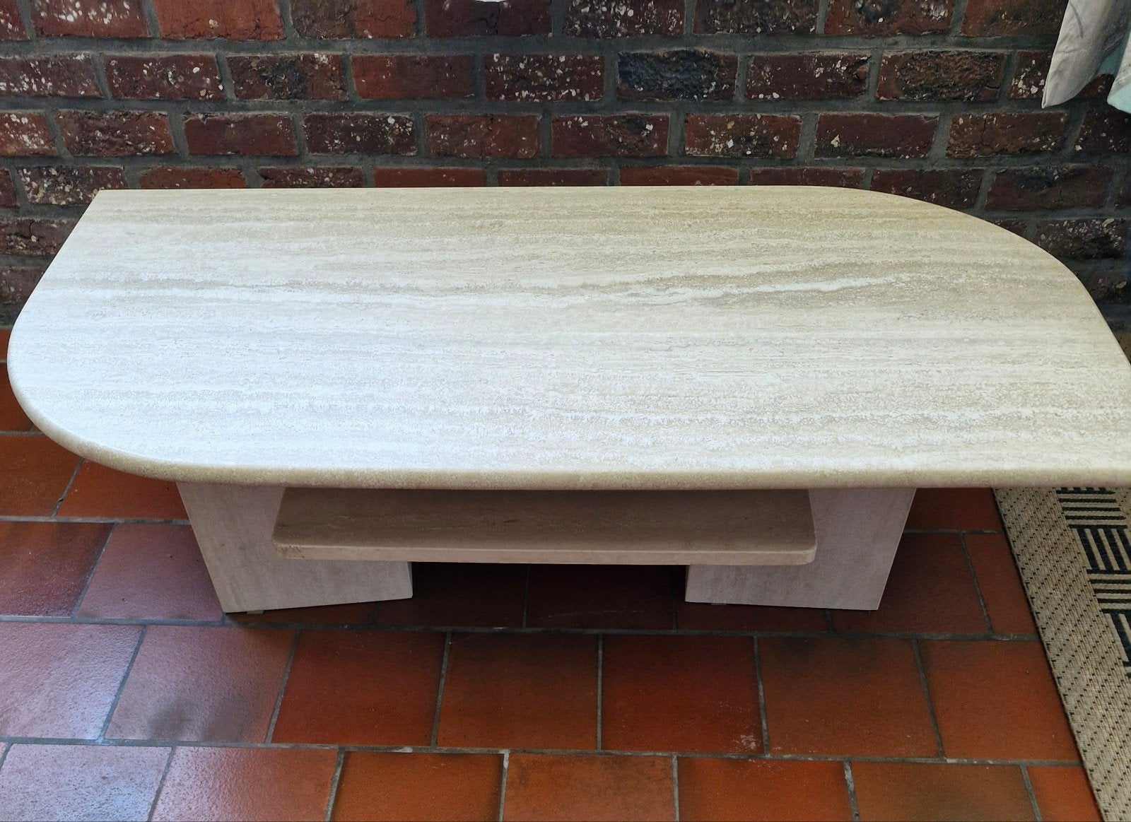 Vintage Italiaanse Travertin Salontafel met Magazineplank, Ophalen