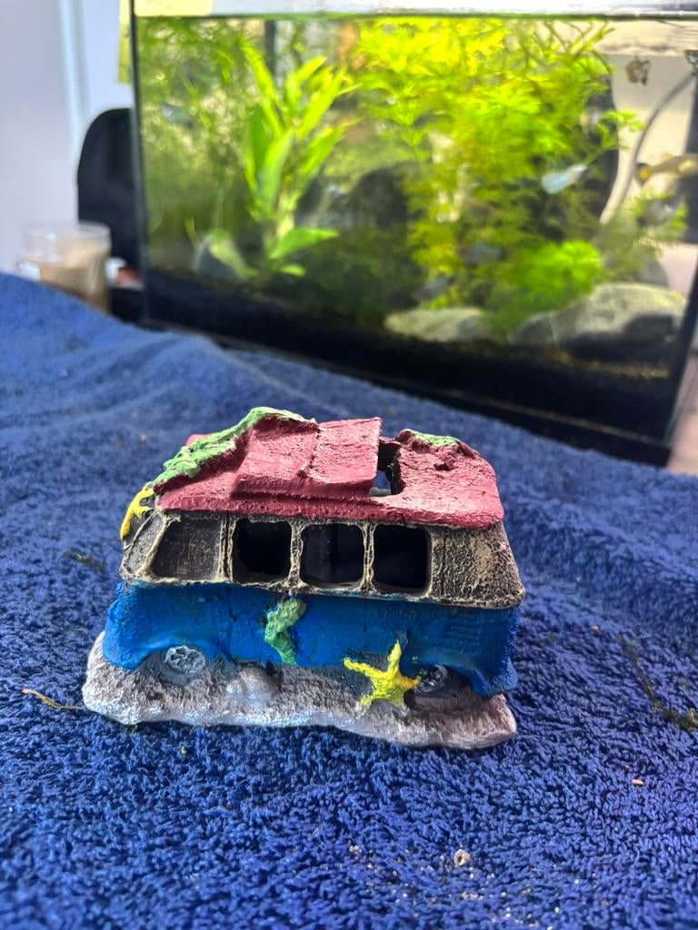 Retro Hippie Busje Aquarium Decoratie Kleurrijk& Functioneel, Ophalen of Verzenden, Zo goed als nieuw, Decoratie