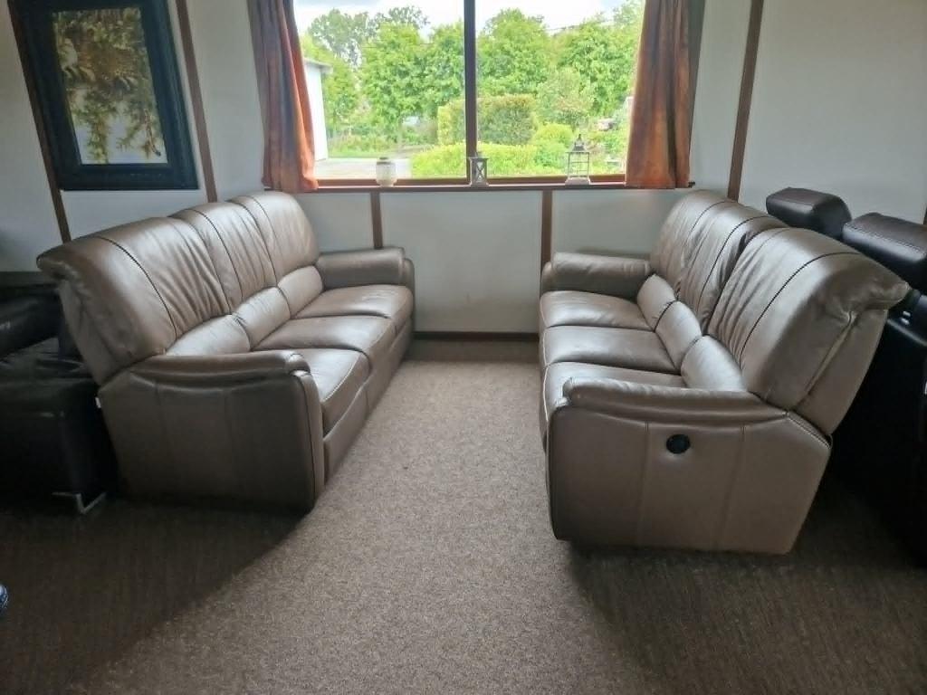 BUFFELLEDEREN SALON MET ELEKTRISCHE RELAX CHATEAU D AX, Ophalen, Gebruikt, Leer