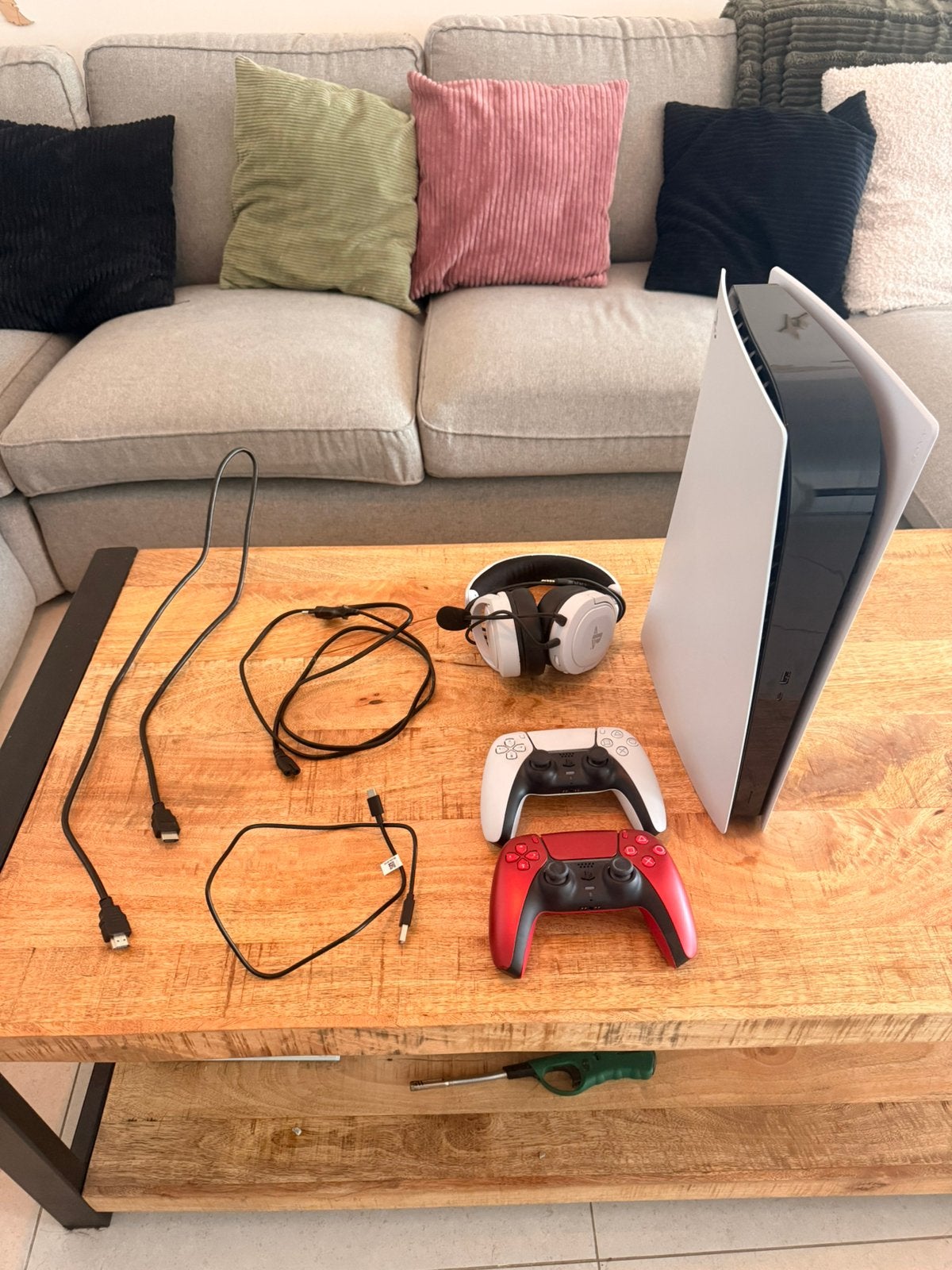 Ps5 digital 1To + deux manettes + casque, Ophalen, Nieuw, Playstation 5 Digital