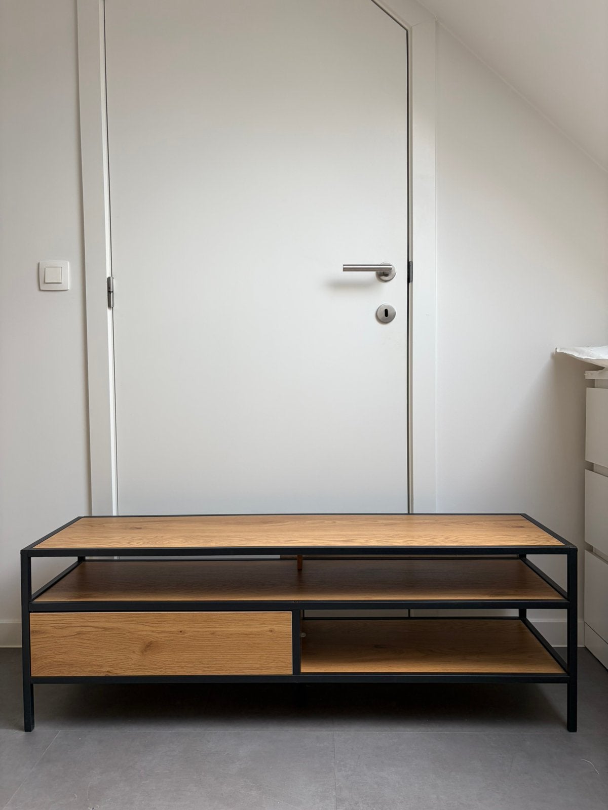 Meuble TV en noir avec aspect bois, Maison & Meubles, Enlèvement, Comme neuf