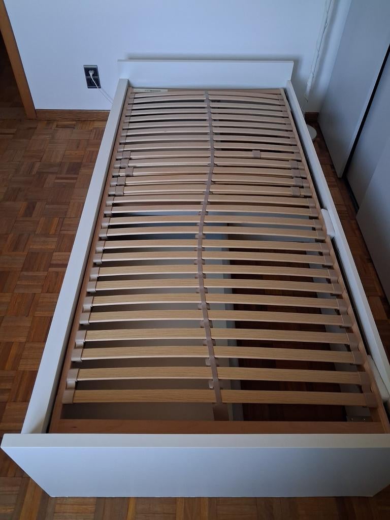 Bed met lades, Ophalen