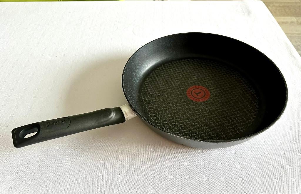 Tefal pan Ø24cm- 1 voor €7, 2 voor €10, Ophalen, Overige materialen, Gebruikt, Keramische plaat