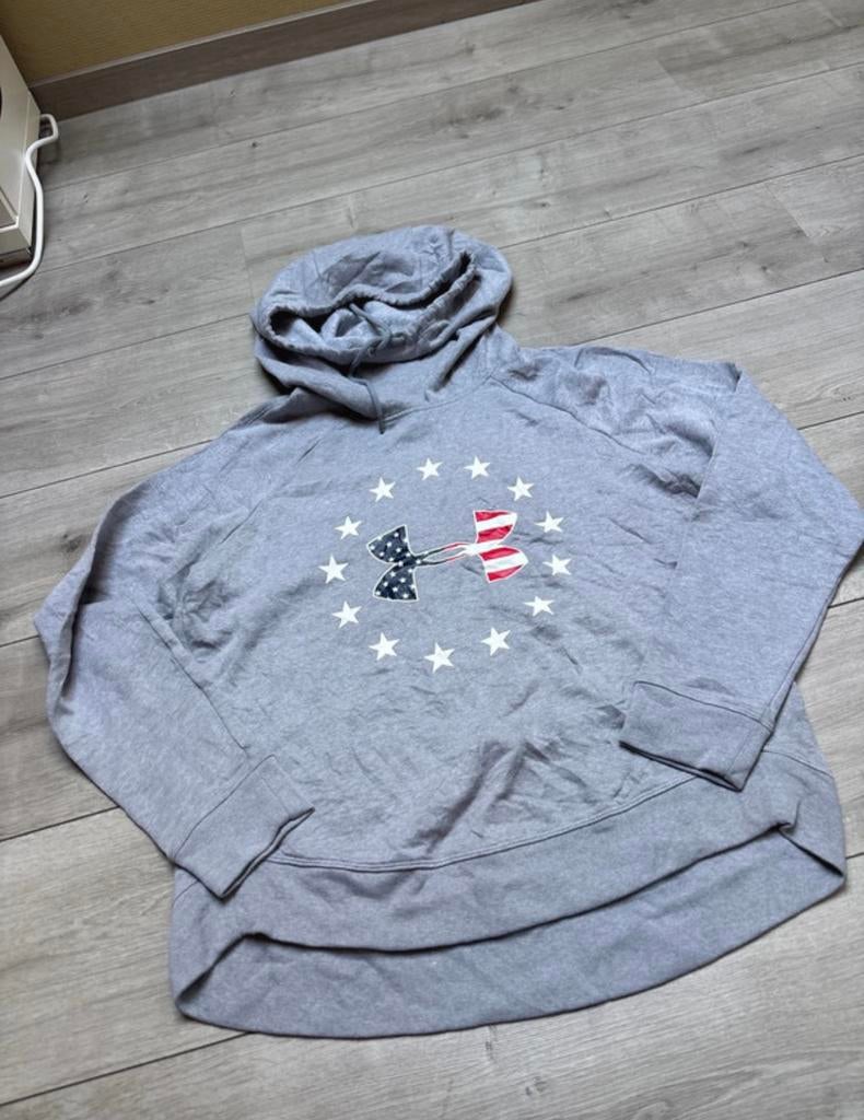 Sweat à capuche Under Armour Loose Fit gris logo américain, Enlèvement ou Envoi, Comme neuf, Taille 48/50 (M), Gris