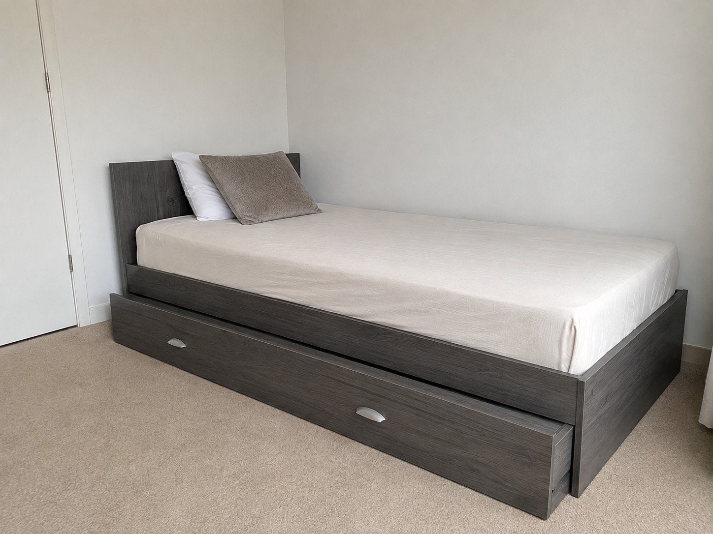 eenpersoonsbed met lade waar 2e matras in past, Huis en Inrichting, Ophalen, 200 cm, Grijs, 100 cm