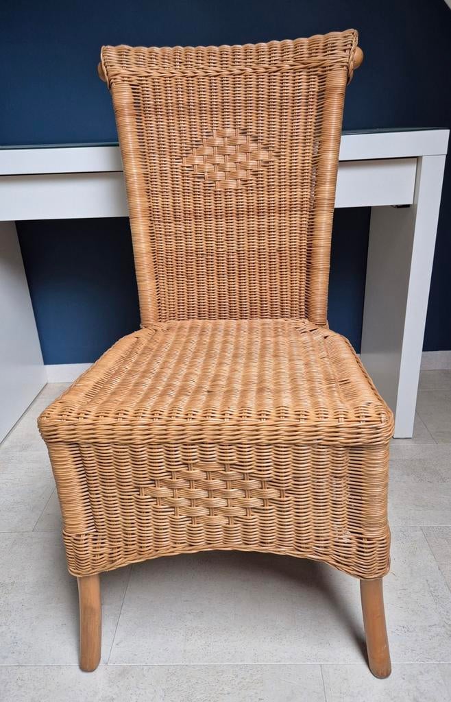 Chaise en rotin solide et élégante – très bon état, Une