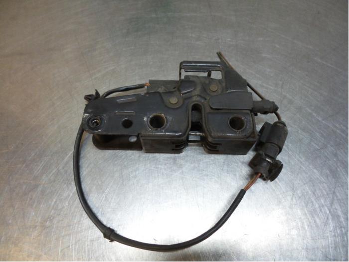 Slotmechaniek Motorkap van een Volkswagen Polo (Polo 01-), Gebruikt, -, Volkswagen, -