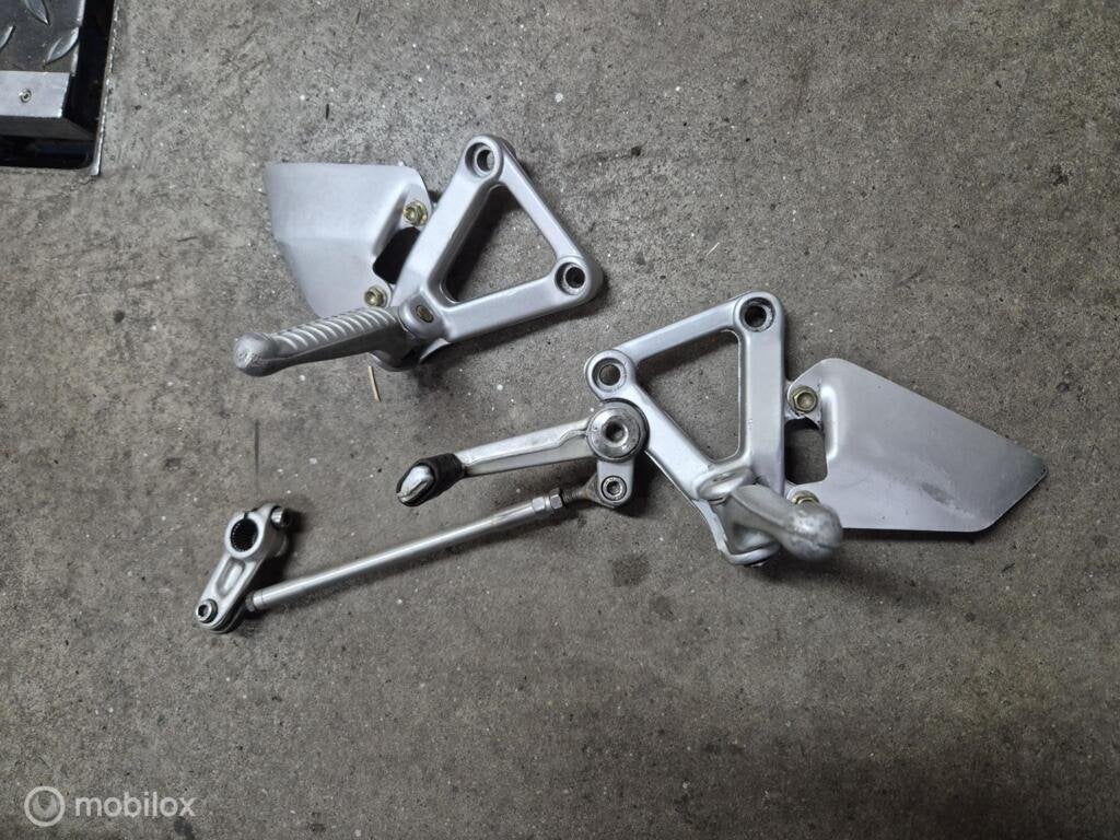 Voetsteunen voetsteps brackets olifantje Varese 748 916 SP, Gebruikt, Factorystore.service@ducati.com, Ophalen of Verzenden, Via Antonio Cavalieri Ducati, 74/5, 74/6, 40132 Bologna BO