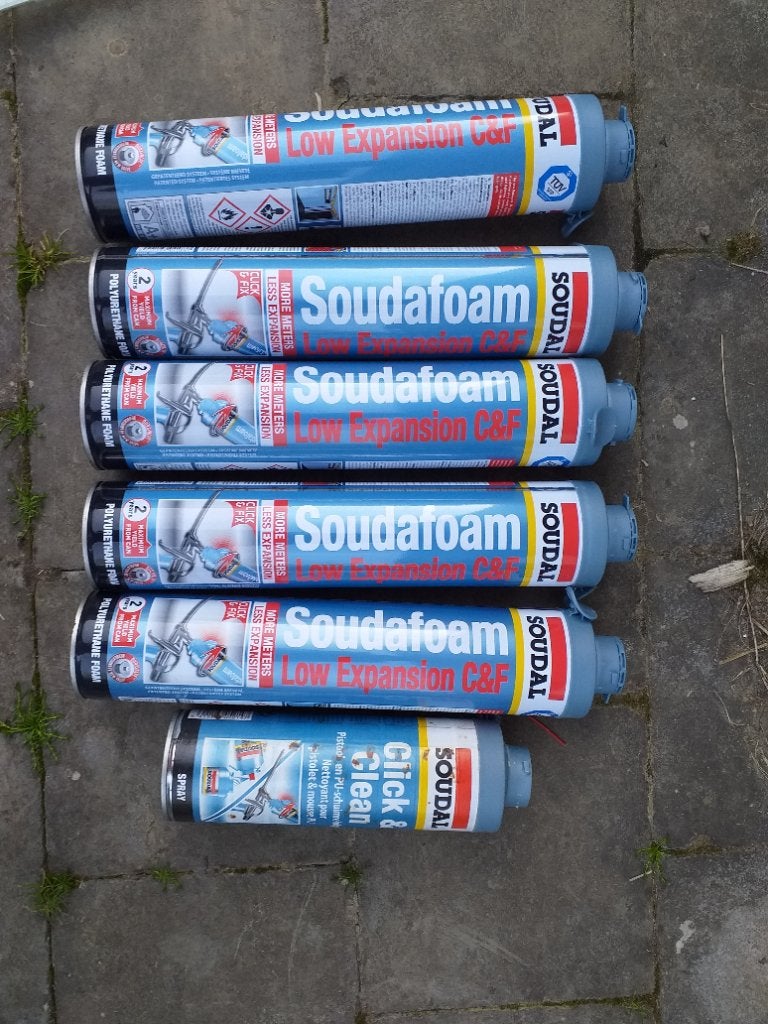 5 cartouches de mousse PU soudal et une 1/2 de nettoyant, Bricolage & Construction, Isolation & Étanchéité, Enlèvement