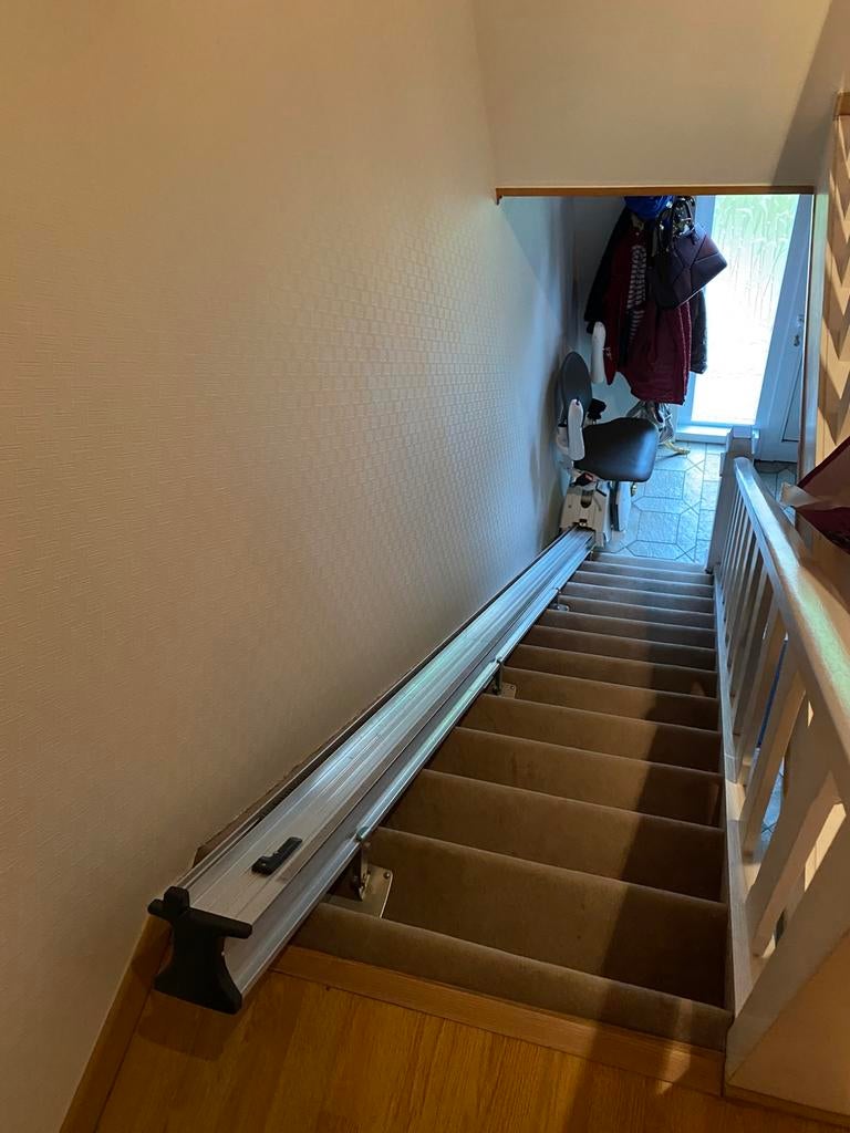Traplift rechte trap, Ophalen, Zo goed als nieuw