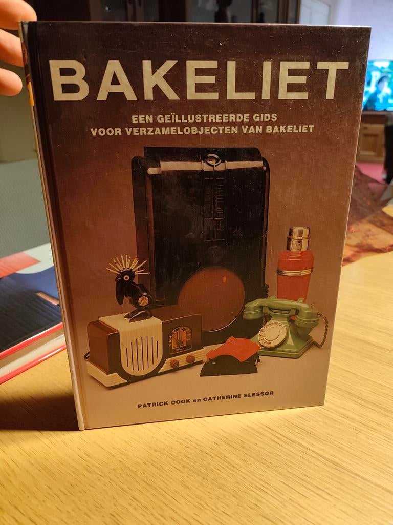 Bakeliet, gids voor verzamelobjecten., Ophalen of Verzenden