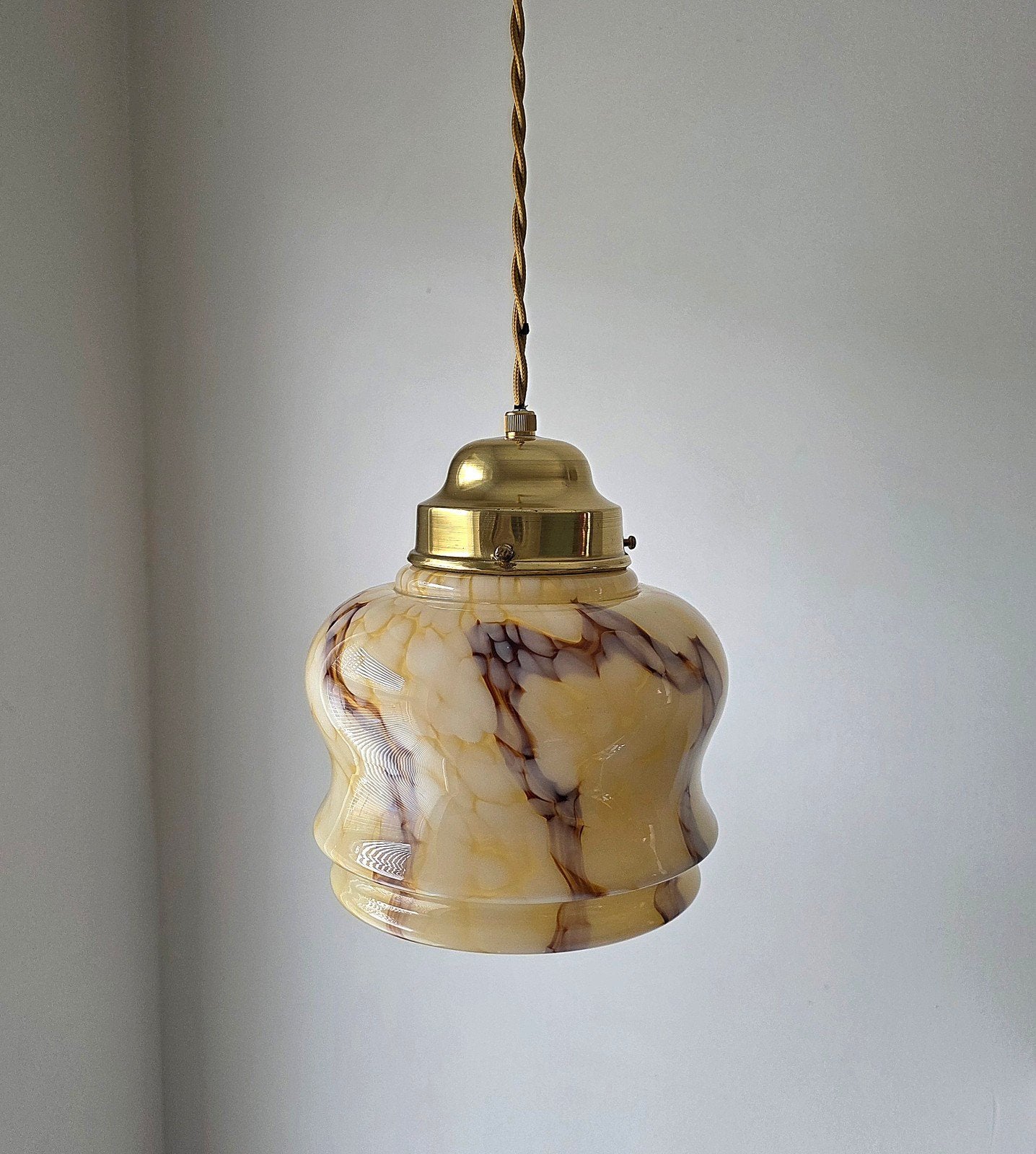Lampe suspendue vintage en verre opalin marbré., Enlèvement ou Envoi, Verre