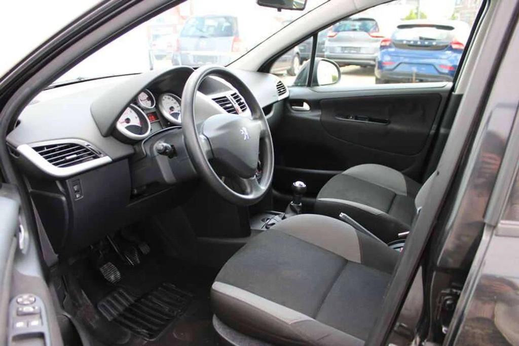 Peugeot 207 1.4i 5D Airco Inclusief 3 JAAR garantie!, Auto's, Zwart, 4 cilinders, Zwart, Bedrijf