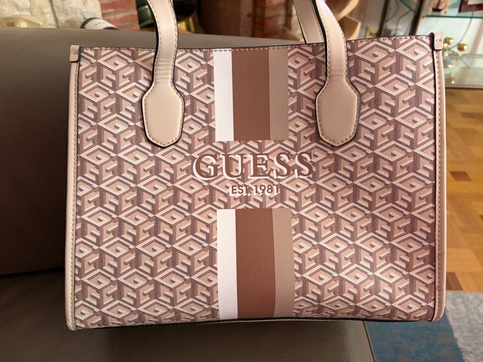 Sac à mains GUESS, Bijoux, Sacs & Beauté, Enlèvement, Comme neuf