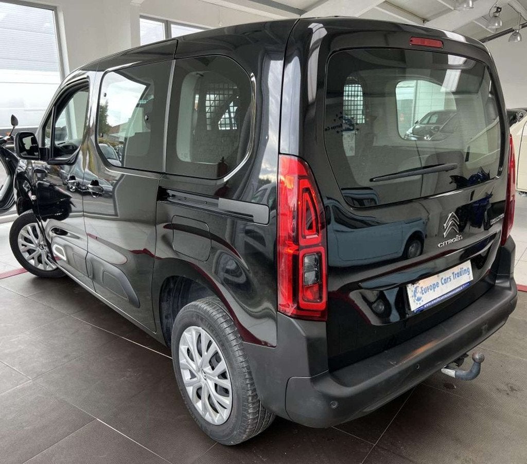 Citroën Berlingo 1.5 130CH BVA utilitaire 1ÈRE MAIN 20653, Auto's, Stof, Gebruikt, Zwart, 5 deurs
