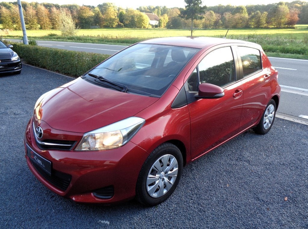 Toyota Yaris 1.3i // 9500KM // Camera // Airco // Garantie, Auto's, Euro 5, Stof, Zwart, 4 cilinders