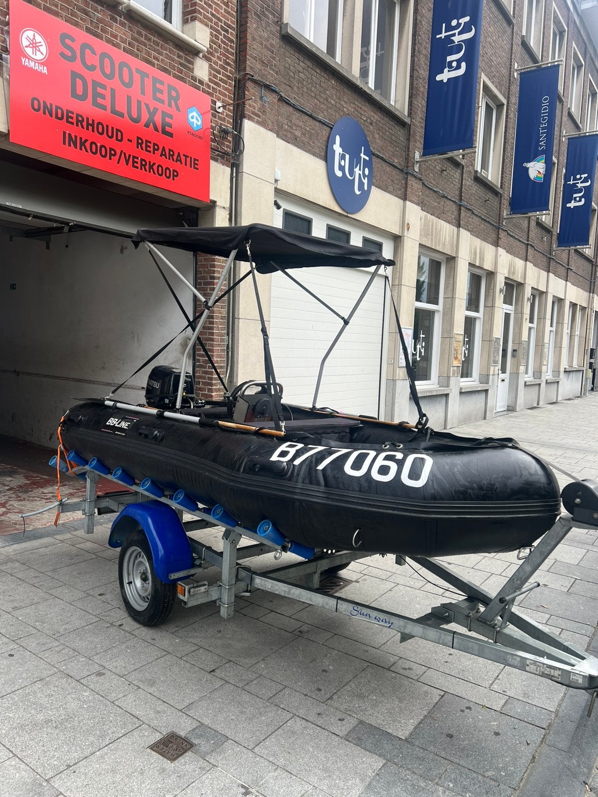 Nouveau bateau pneumatique avec moteur 9.8, Comme neuf, 10 ch, Enlèvement, Moteur hors-bord