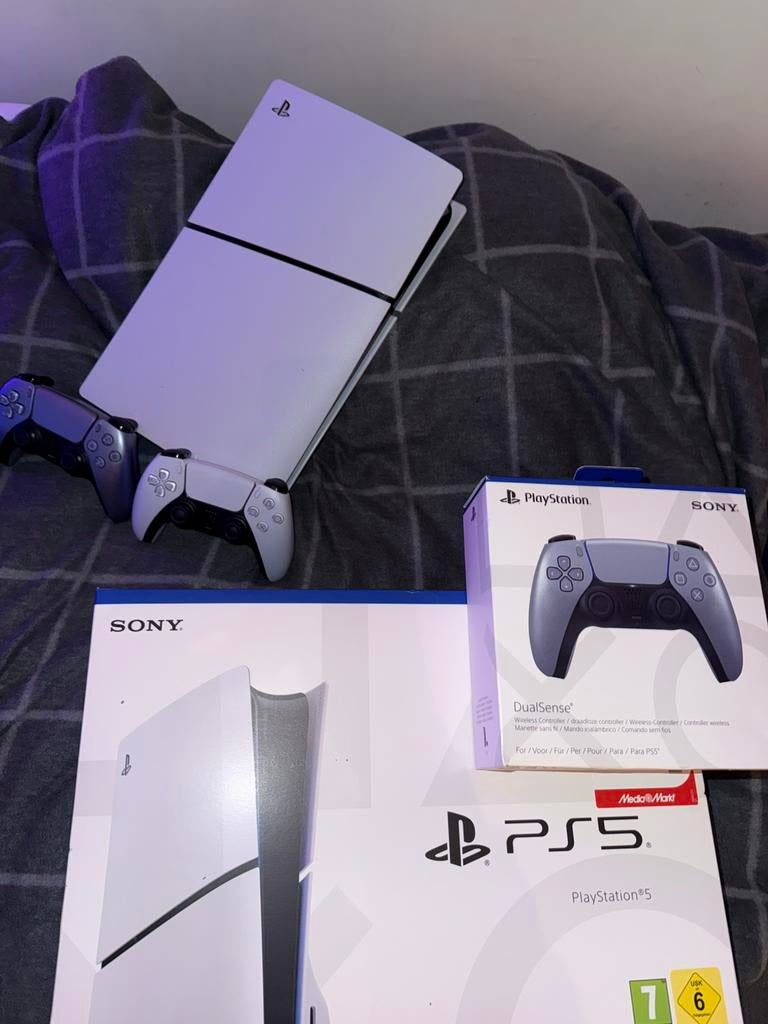 PlayStation 5 slim met gratis 3 games, Games en Spelcomputers, Spelcomputers | Sony PlayStation 5, Zo goed als nieuw, Playstation 5