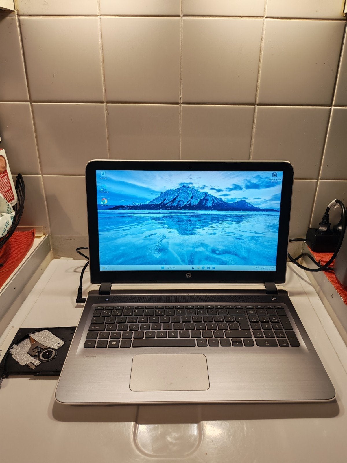 Nette en goed werkende HP Pavilion 17 laptop. Witte kleur, Hp, Gebruikt, Met videokaart, 2 tot 3 Ghz