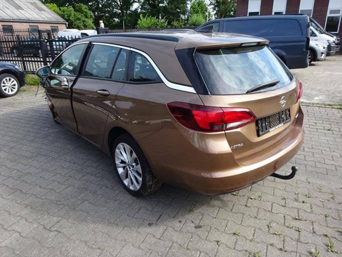 Trekhaak van een Opel Astra, Gebruikt, -, -, Opel