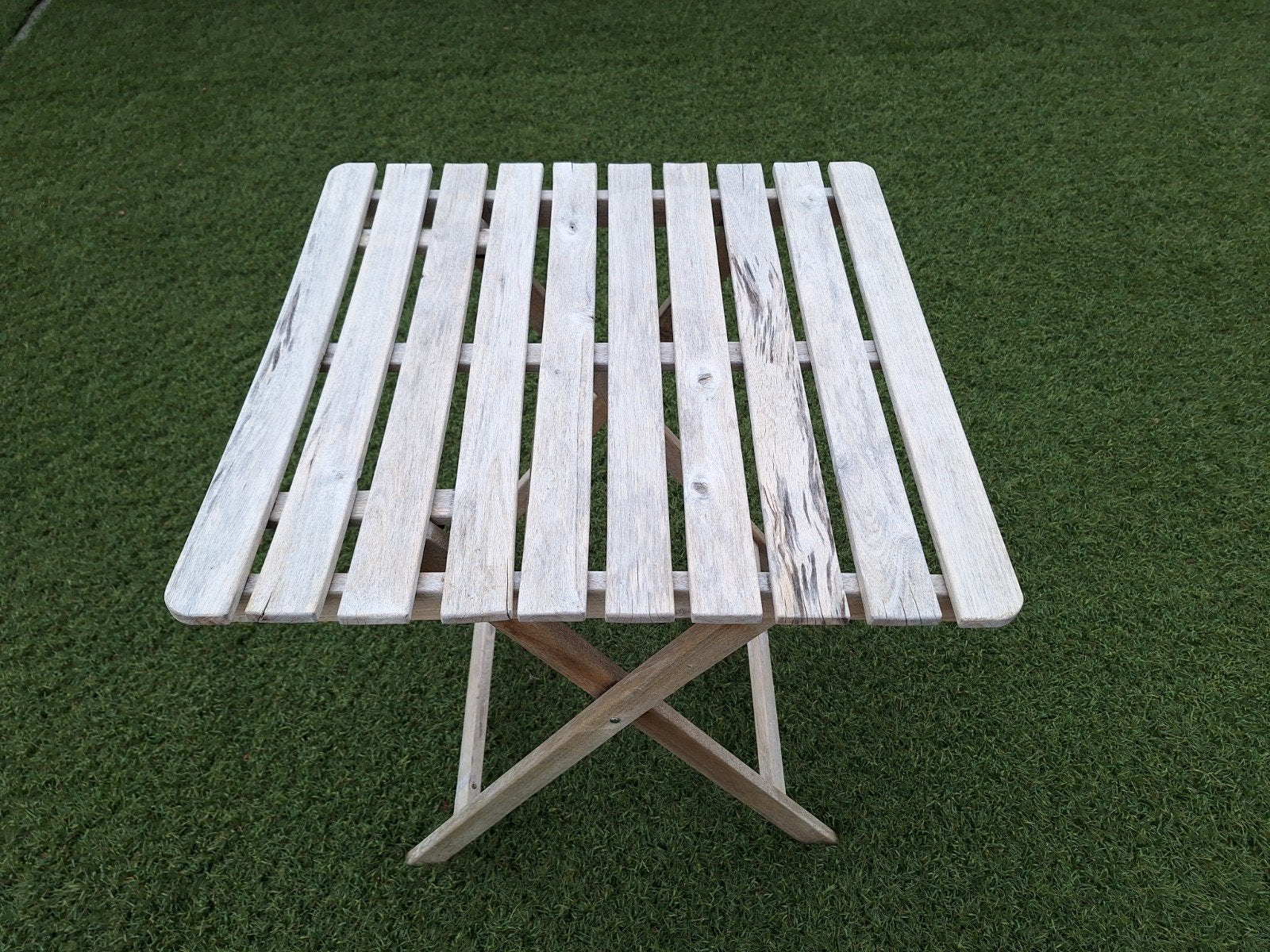 Table de bistrot en teck L62 B60 H74
Pliable, Jardin & Terrasse, Enlèvement