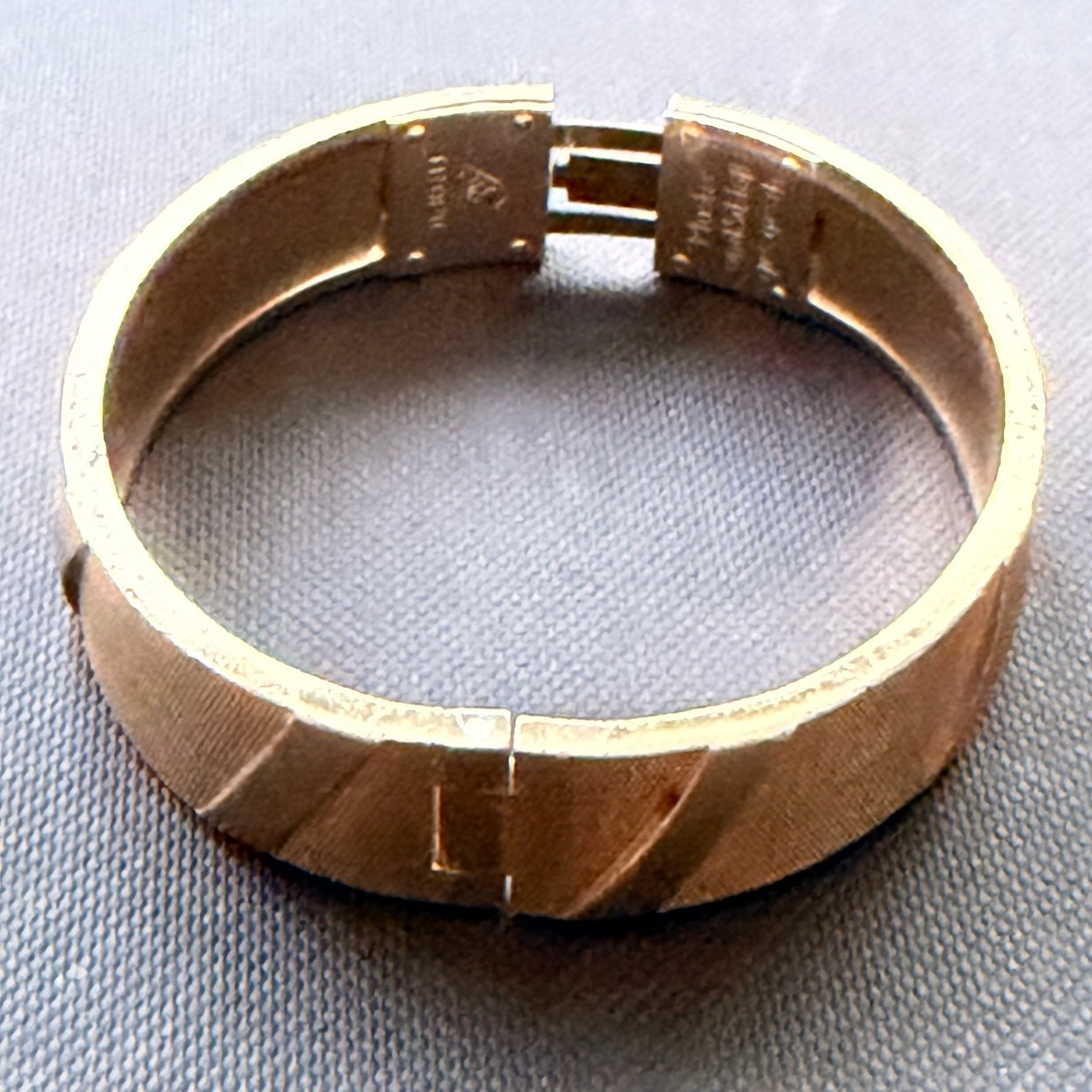 Vintage goudkleurige scharnierende slavenarmband, Ophalen of Verzenden, Gebruikt