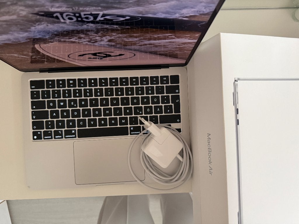 13” MacBook Air met apple M3 Chip, Computers en Software, Ophalen, 256 GB, Qwerty, 8 GB