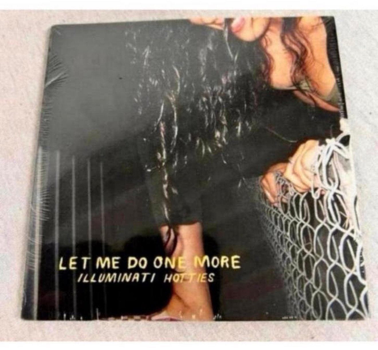 Laisse-moi faire encore cd audio Illuminati Hotties, nouveau, CD & DVD, CD | Rock, Neuf, dans son emballage, Pop rock, Album, Enlèvement ou Envoi