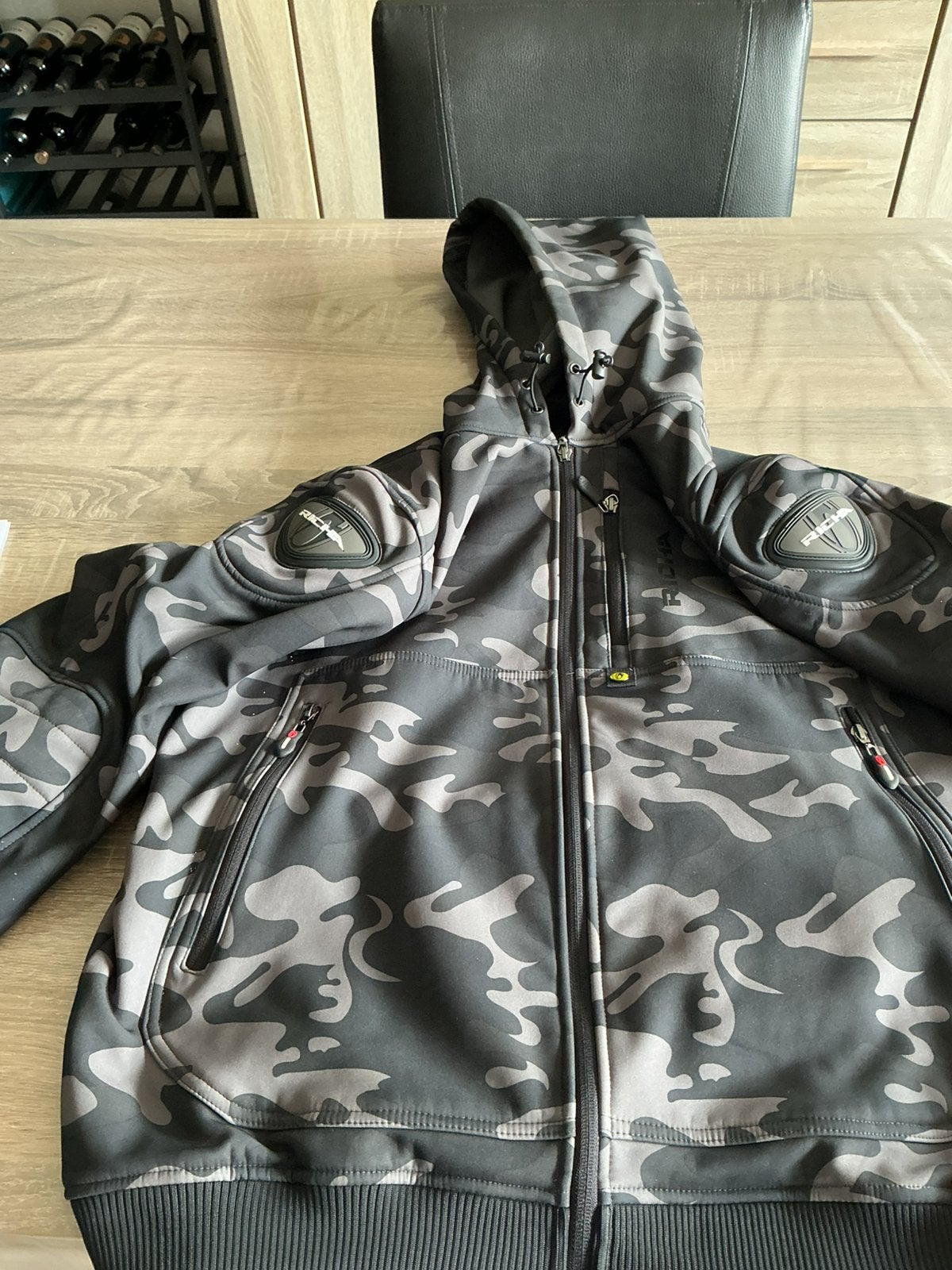 Richa zomervest, Motoren, Ophalen