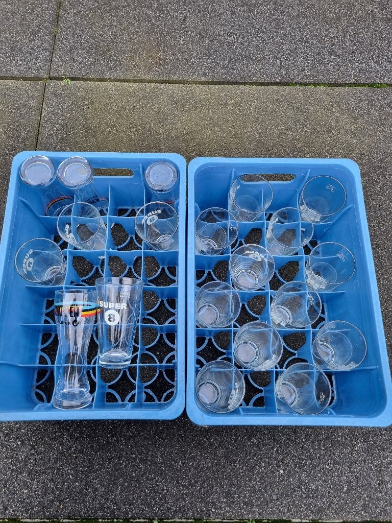 Super 8 bierglazen - 4 Flandrien & 22 gewoon, Enlèvement, Comme neuf, Verre à bière