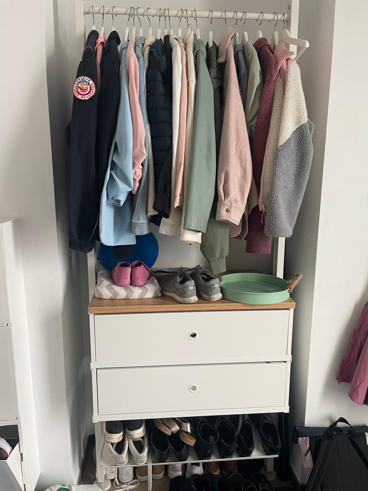 Een kast ideaal voor in de inkom! Verstelbaar in hoogte, Ophalen, Gebruikt