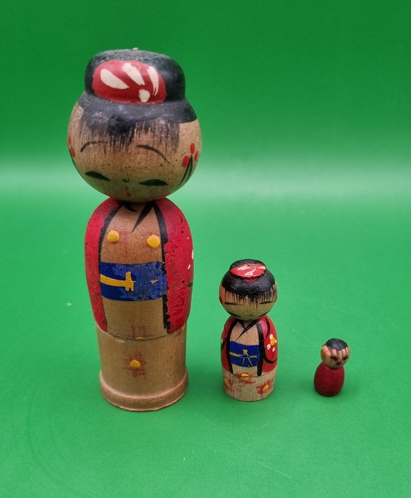 Joli ensemble vintage Komachi Kokeshi, Antiquités & Art, Enlèvement ou Envoi, Japon, Bois, 9 cm