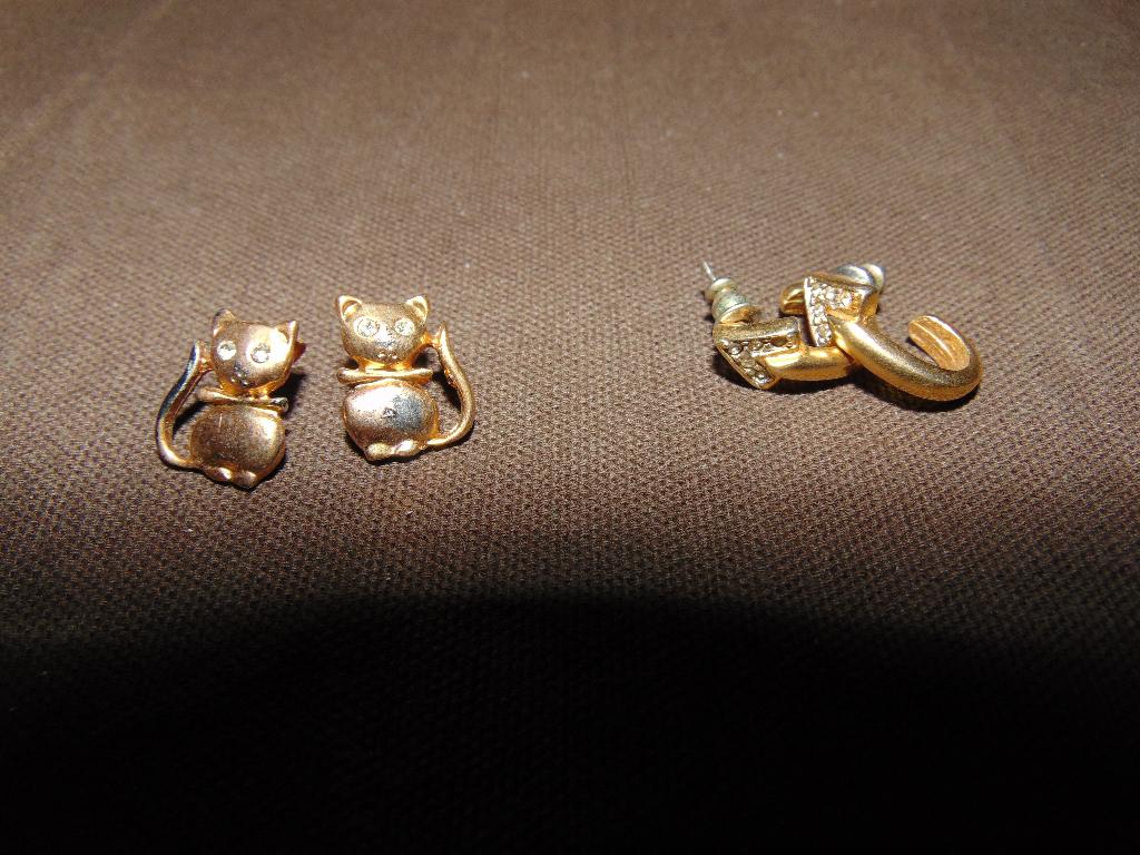 Vintage oorbellen, Handtassen en Accessoires, Oorbellen, Ophalen of Verzenden, Gebruikt, Goud, Met strass