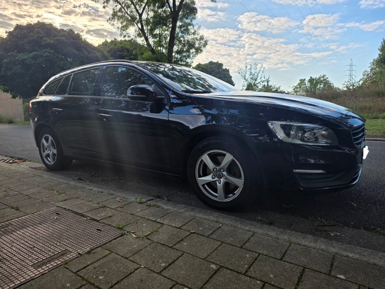 Volvo V60 van 2018 met 110000km!
2018
Euro 6b
2.0 Diesel
110, Autos, Achat, Euro 6, Boîte manuelle, Capteur de lumière