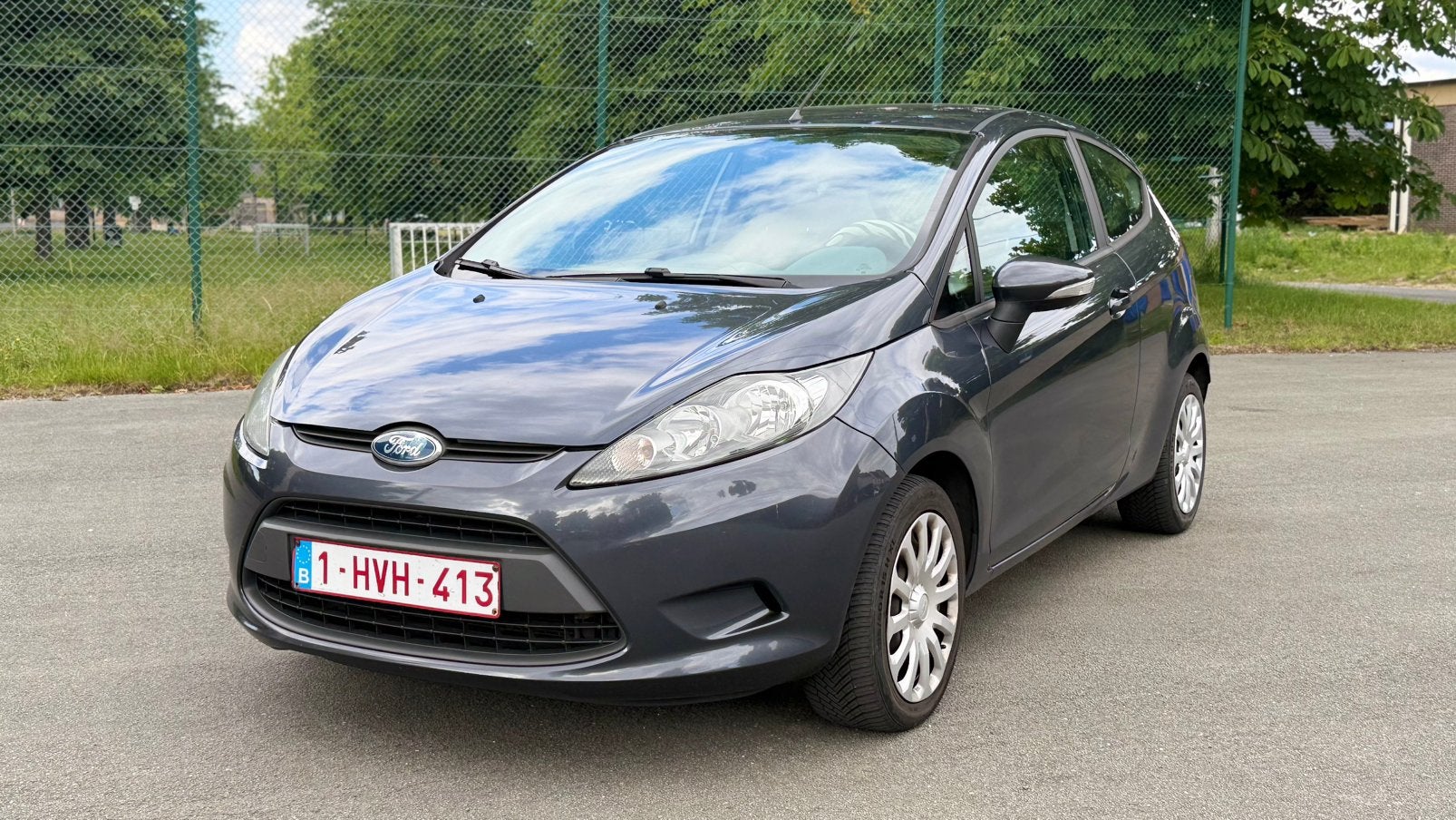 FORD FIESTA - ESSENCE - 2010 - 137 000 KM - MANUELLE, 1242 cm³, Achat, Boîte manuelle, Noir