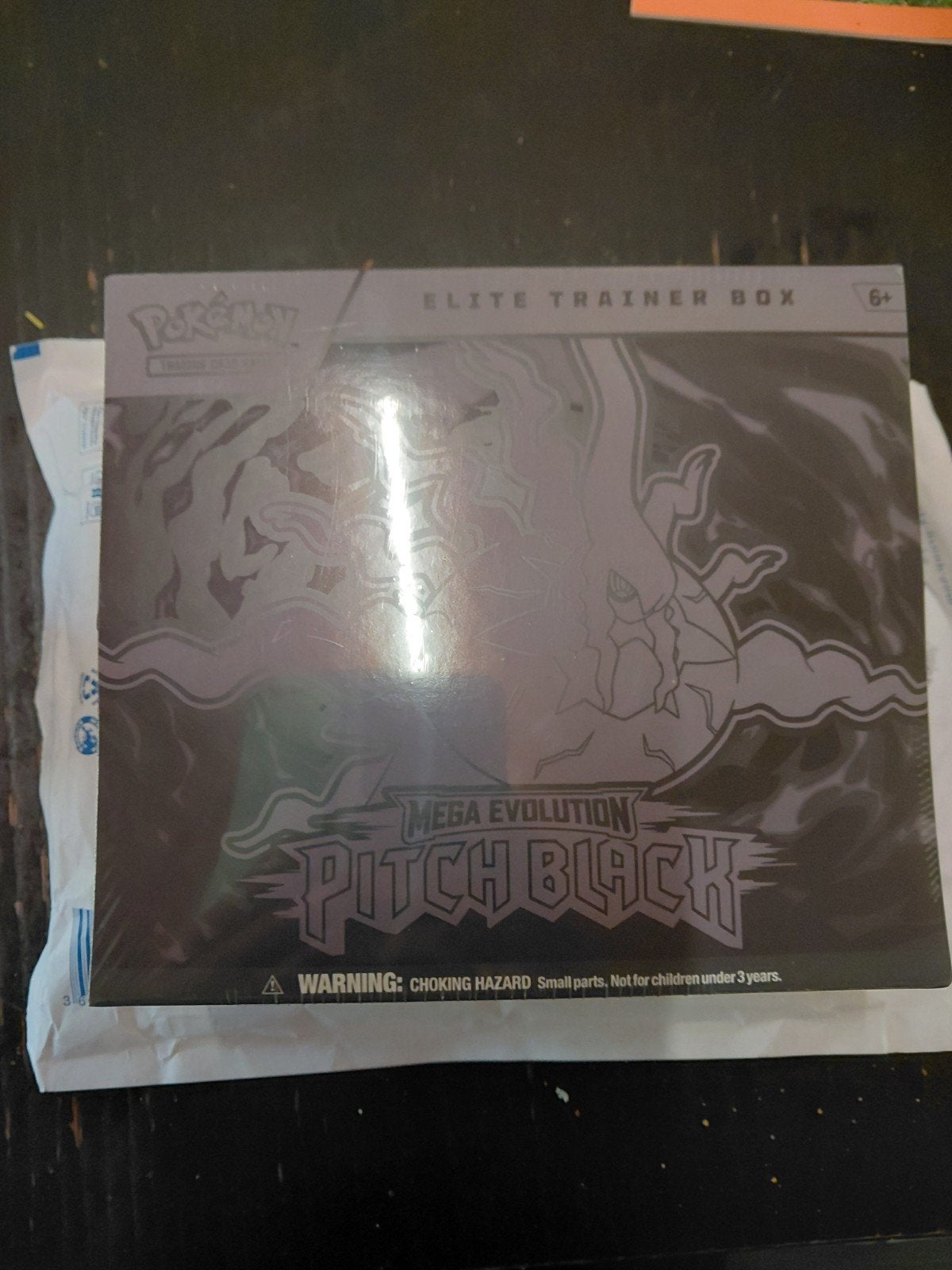 pokemon etb pitch black, Ophalen of Verzenden, Zo goed als nieuw, Starterdeck, Foil